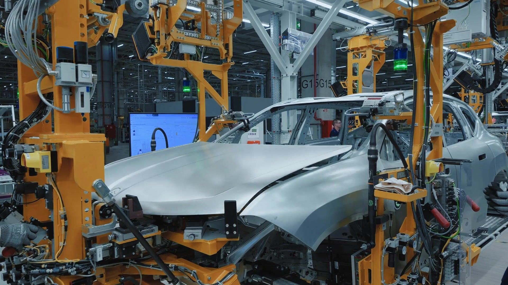 Building the all-new BMW iX3 - Virtual planning