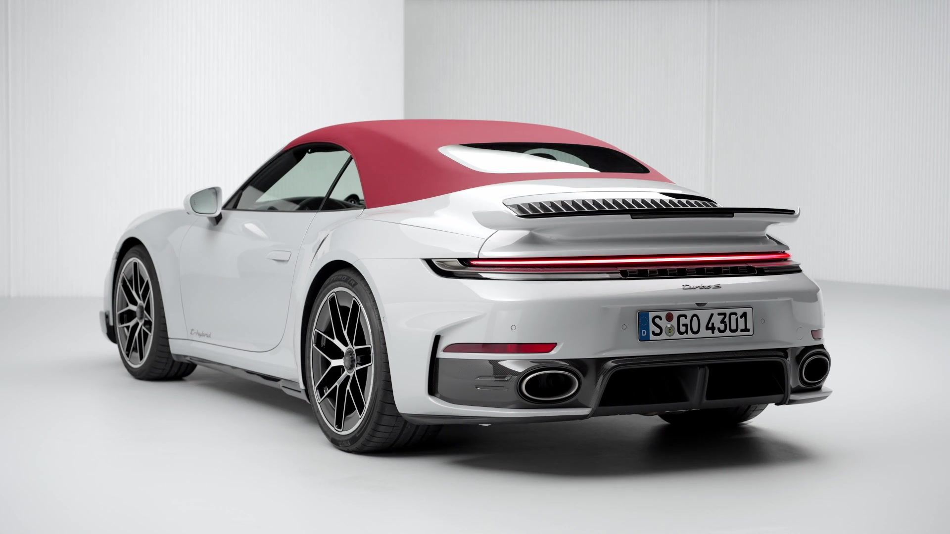 The Porsche 911 Turbo S - Brakes and Tires with Optimized Performance