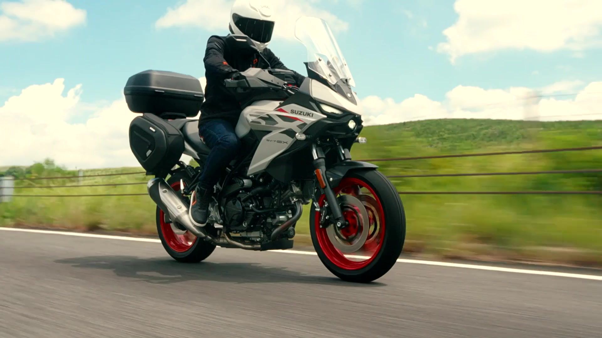 Suzuki GSX-S1000GX Trailer