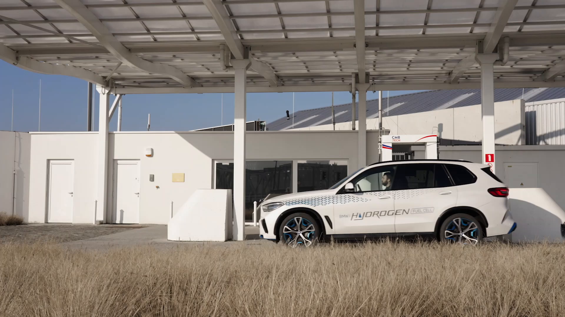 The BMW iX5 Hydrogen - Hydrogen can be refueled quickly