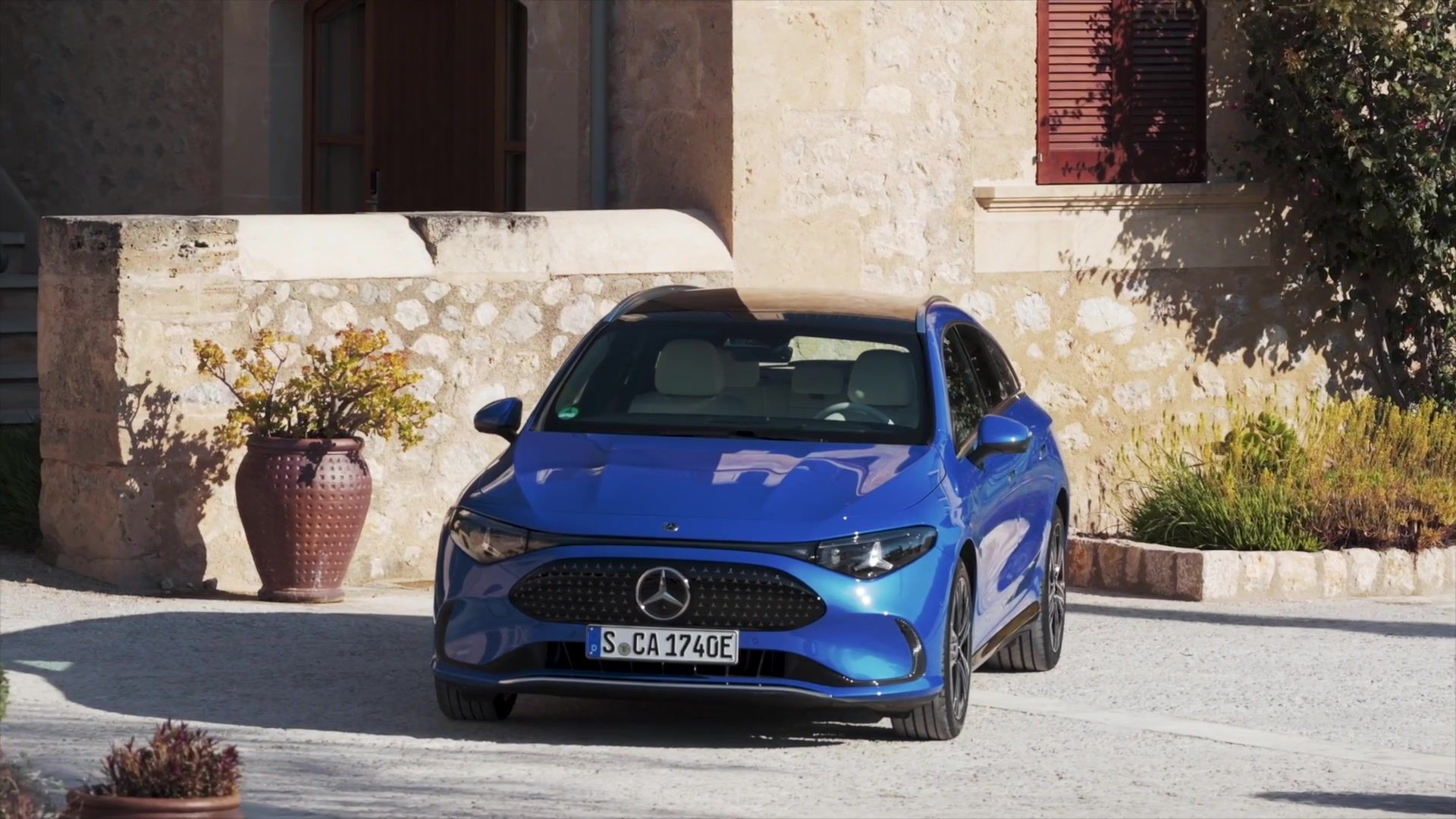 The new Mercedes-Benz CLA Shooting Brake - New spatial experience - Floating lightness with a wide range of colors and materials