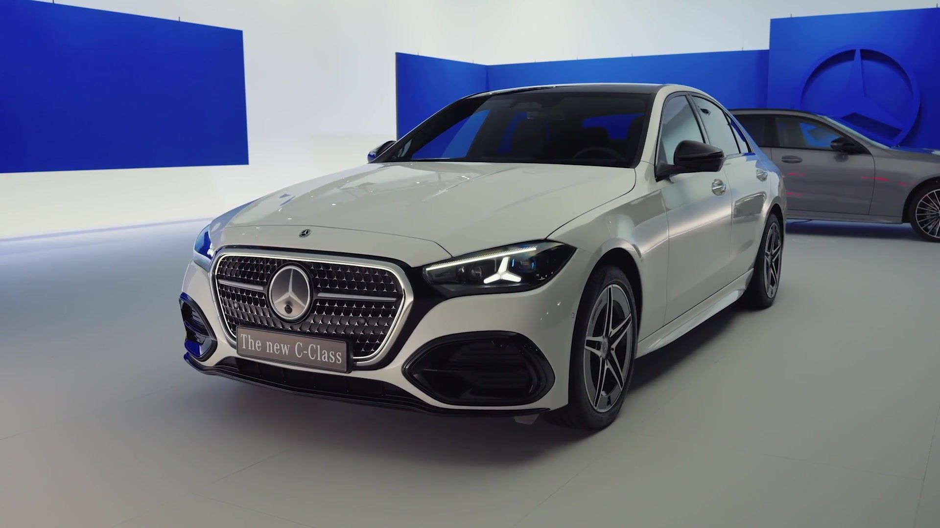 Die neue elektrische Mercedes-Benz C-Klasse - Markantes Design mit coupéhafter Silhouette und ikonischem Grill