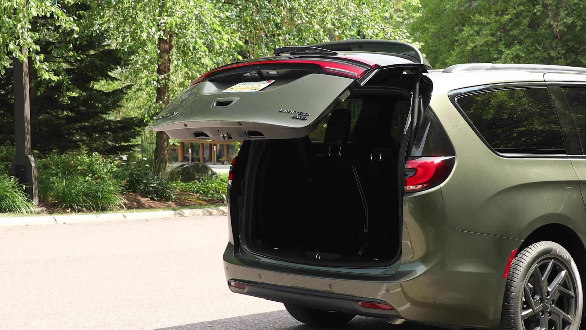 2027 Chrysler Pacifica Limited - Interior Details
