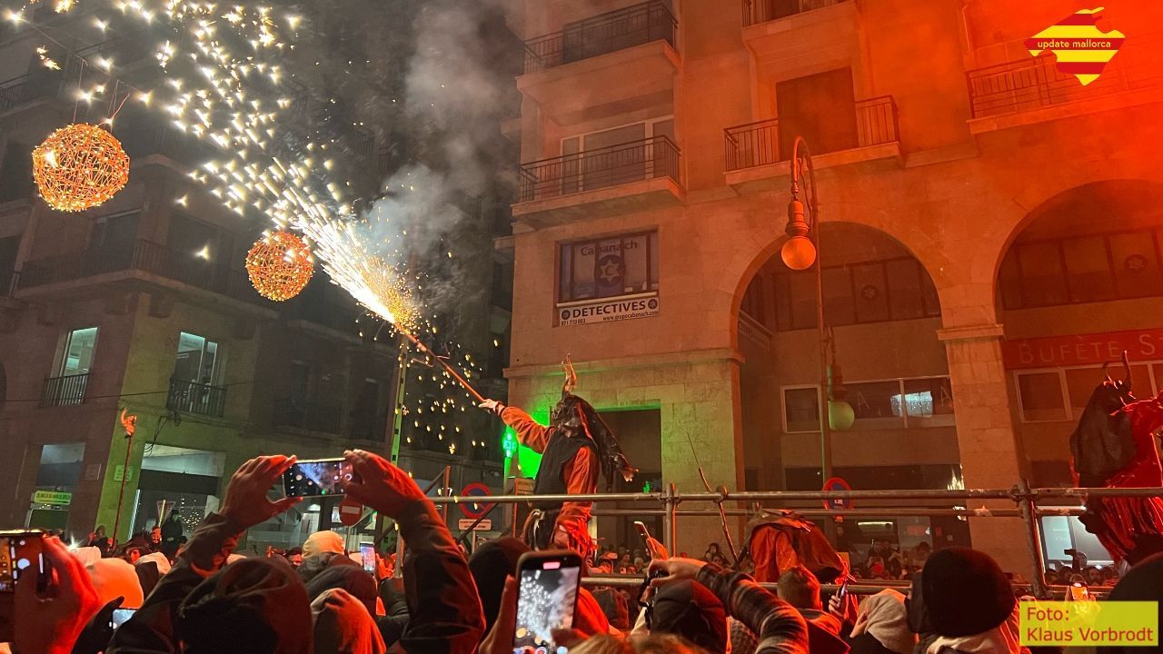 Update Mallorca: Carnival-like conditions at the firewalk in Palma