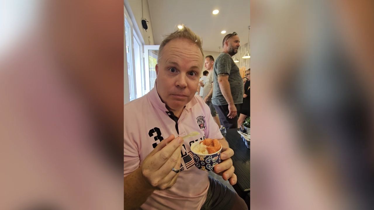 Reporter ist fasziniert von Tomatensuppen- und Käse-EIS!