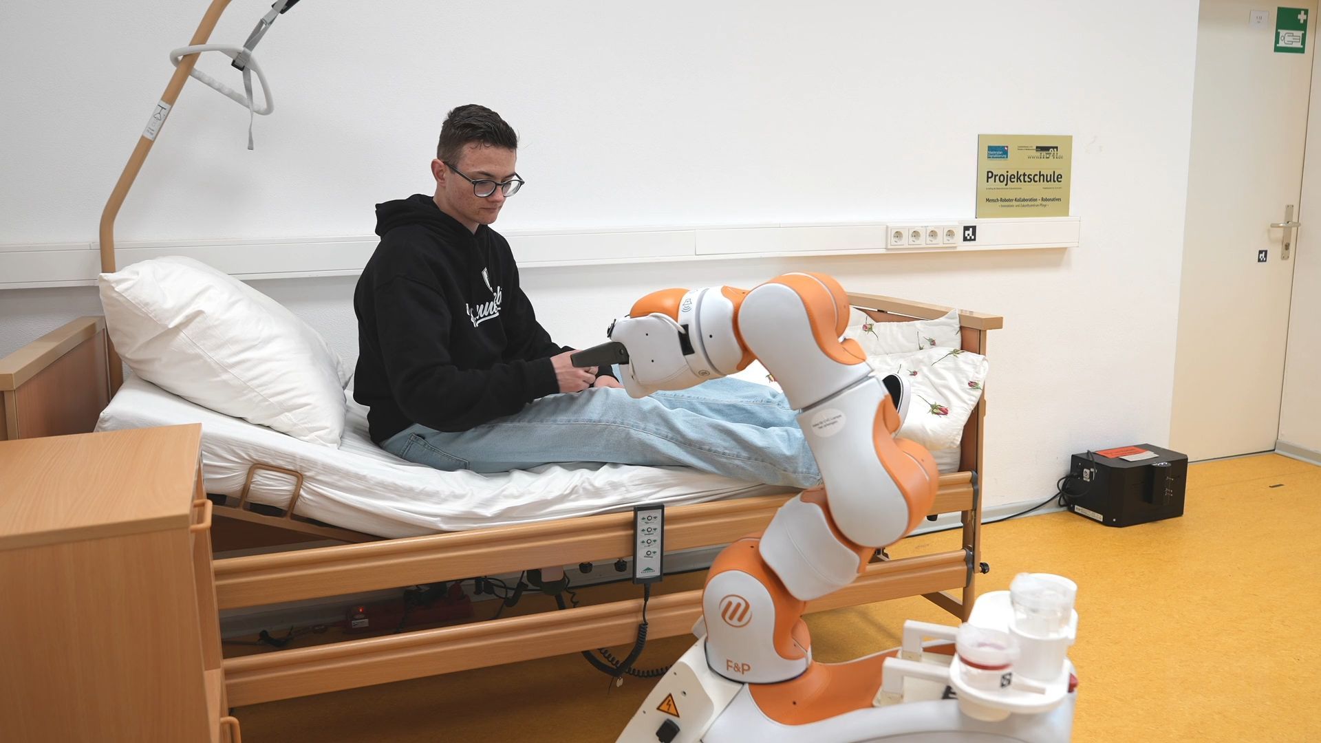 Kann ein Roboter in der Pflege Aufgaben übernehmen?