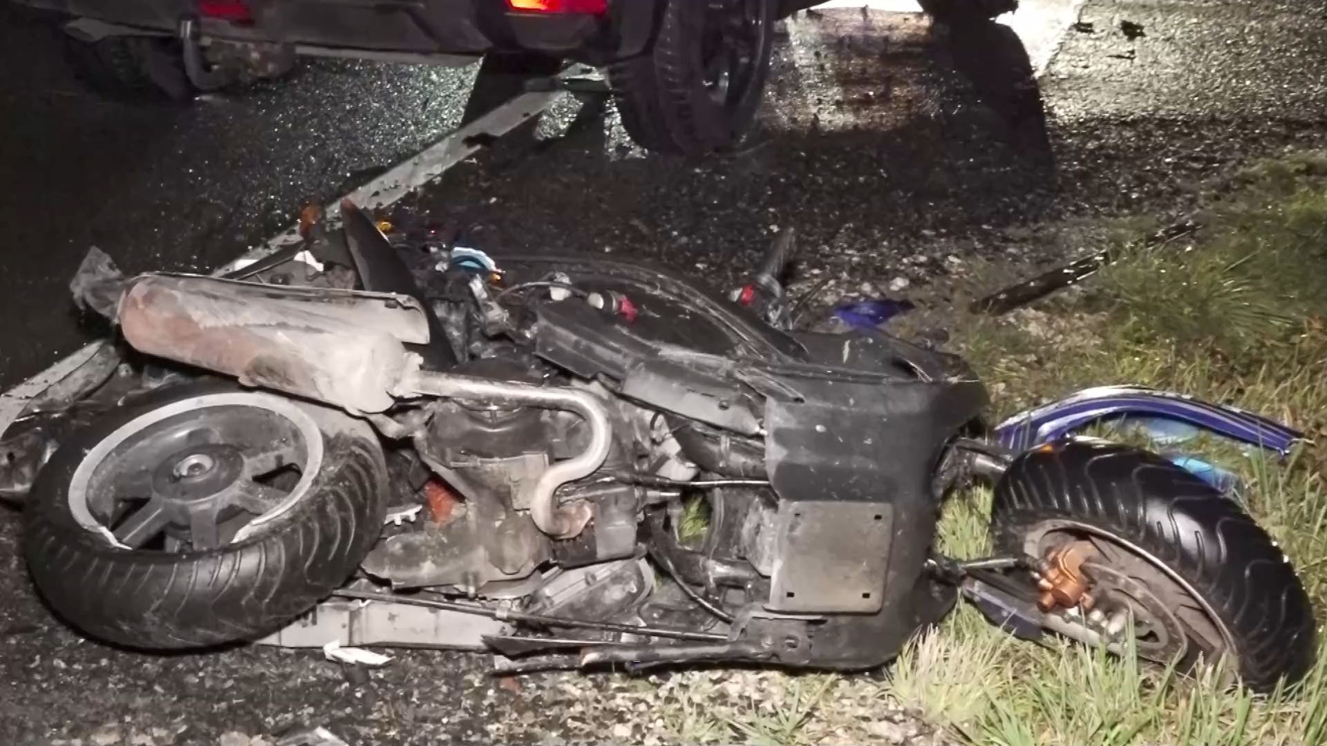 16-Jähriger lebensgefährlich verletzt: Schwerer Unfall mit Roller