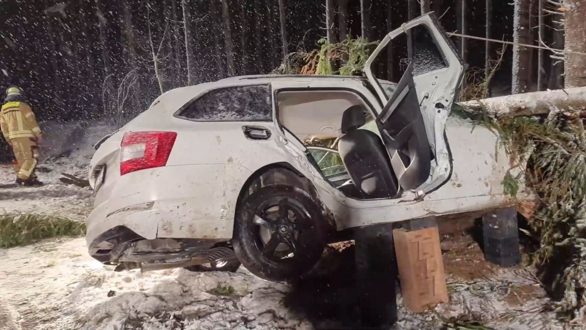 Wintereinbruch in Franken: Schneeglatte Straßen sorgen für mehrere Unfälle