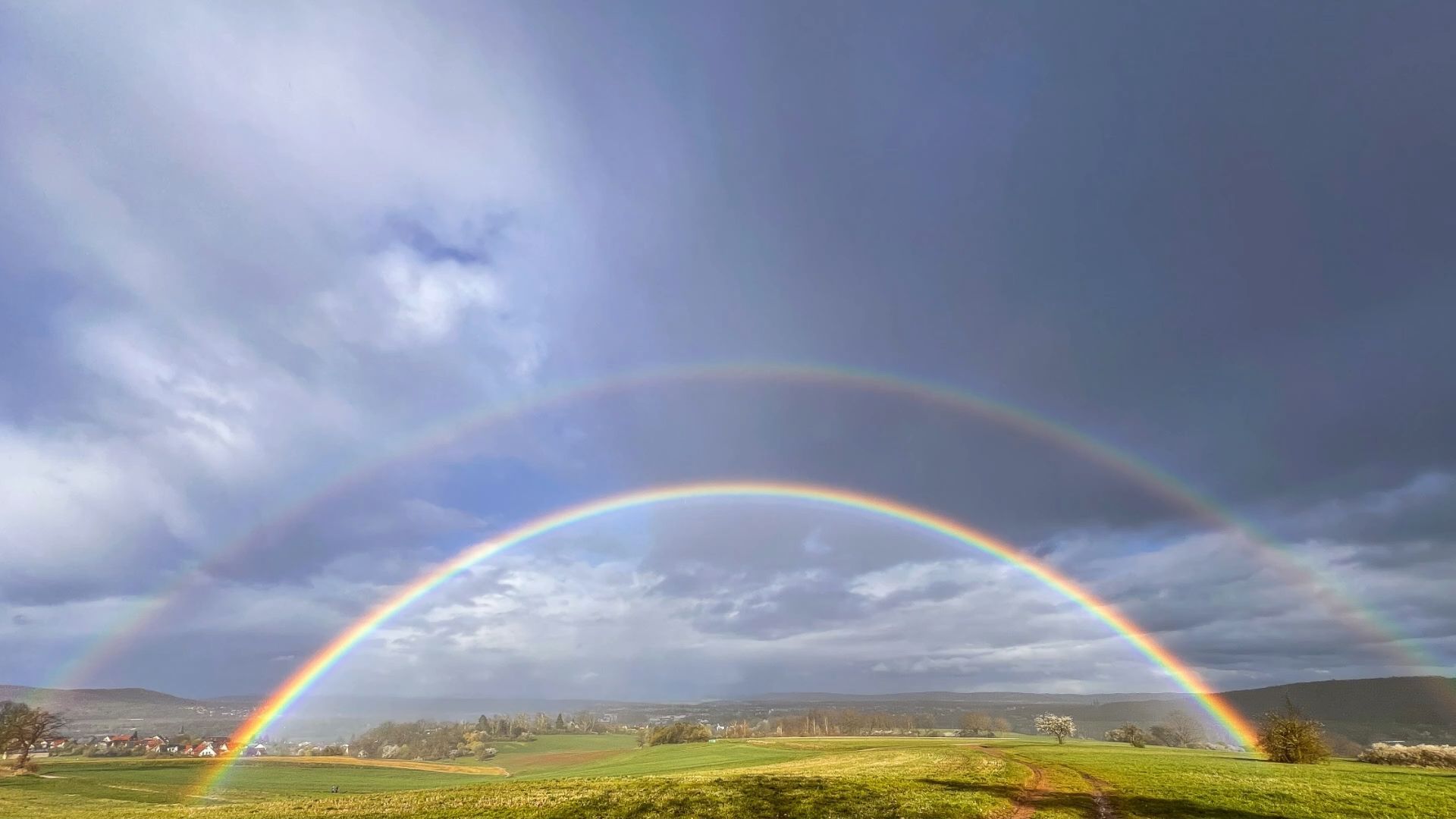 Rainbows over Bamberg: April weather creates a play of colors in the sky