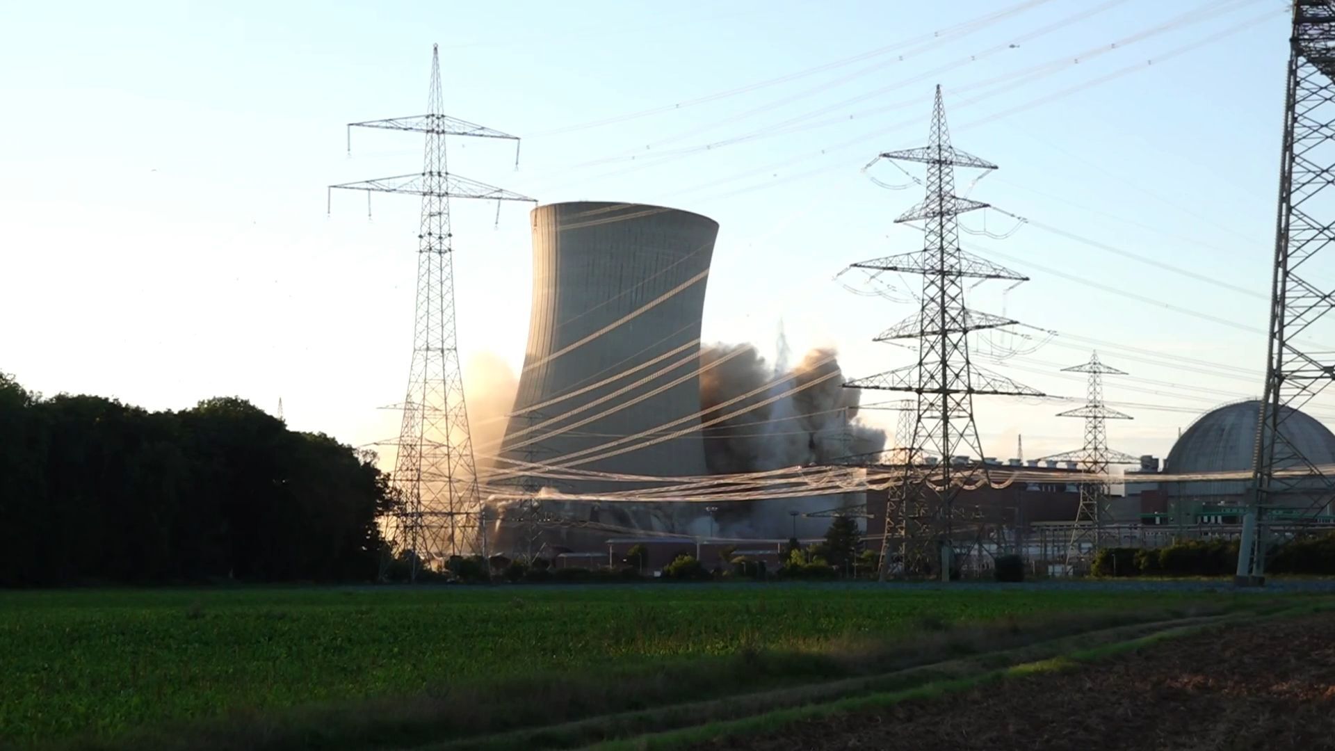 Atomkraftwerk in Grafenrheinfeld: Sprengung der Kühltürme