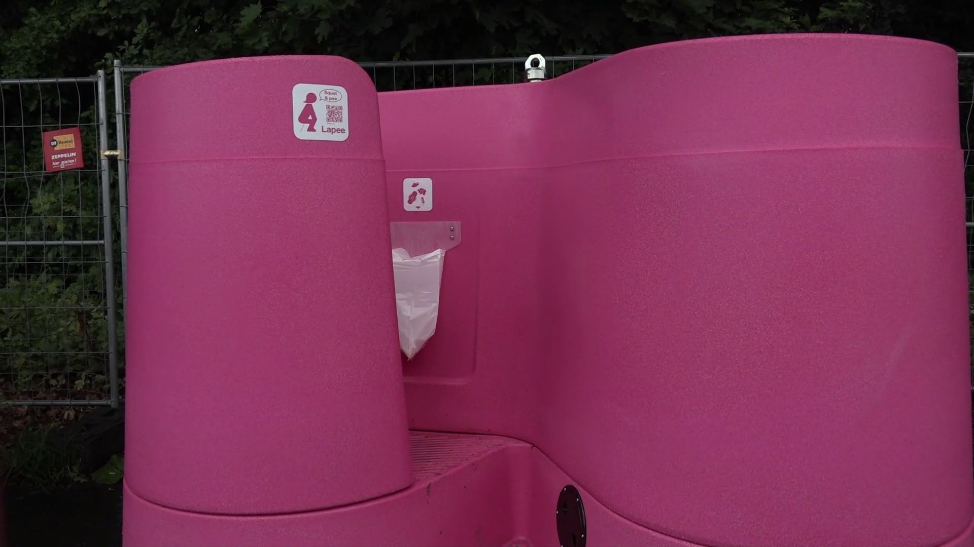 Video: "Ich finde es mega": Kuriose Toilette bei Rock im Park 2025
