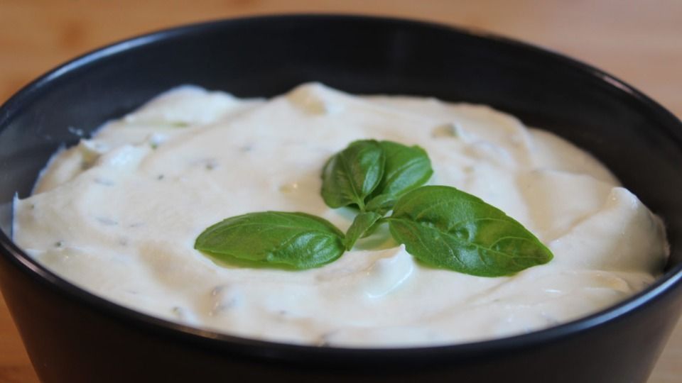 Cremige Basilikum-Mousse