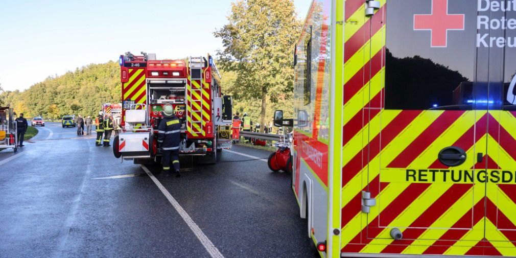 Video: Schwerer Unfall auf der B27: Junge Frau (20) tödlich verunglückt