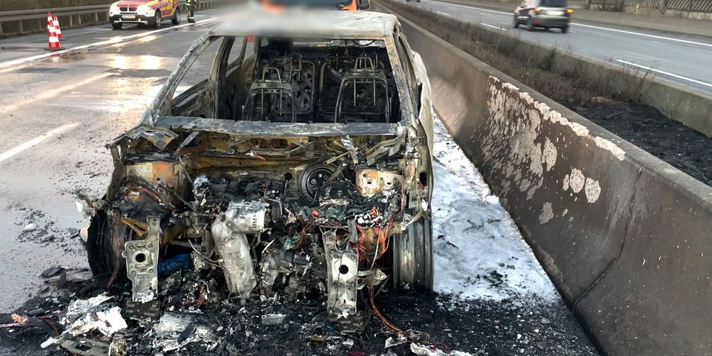 Video: Vier Fahrzeuge bei Unfall auf A5 beteiligt - zwei Personen verletzt