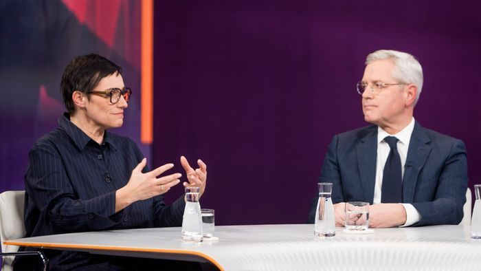 Conflict researcher loses it on Illner: 