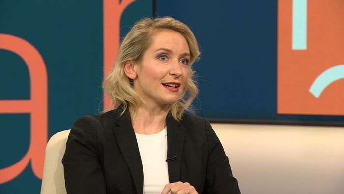 Après les accusations de Merz, la cheffe du parti de gauche Schwerdtner déclare dans une émission de télévision : "Oui, alors je suis radicale de gauche"