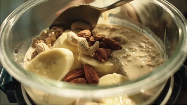 Video: Overnight Oats besser als Porridge: Expertin erklärt Frühstücks-Fehler