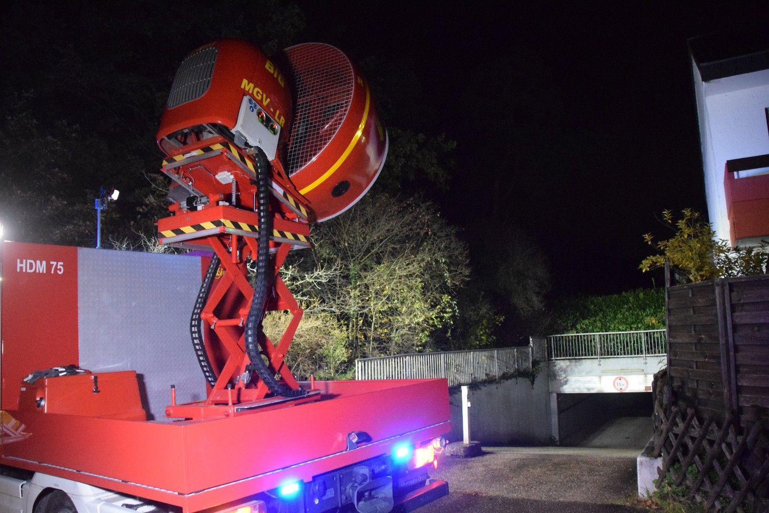 Gas-Alarm in Tiefgarage in Sandhausen – 58 Haushalte evakuiert