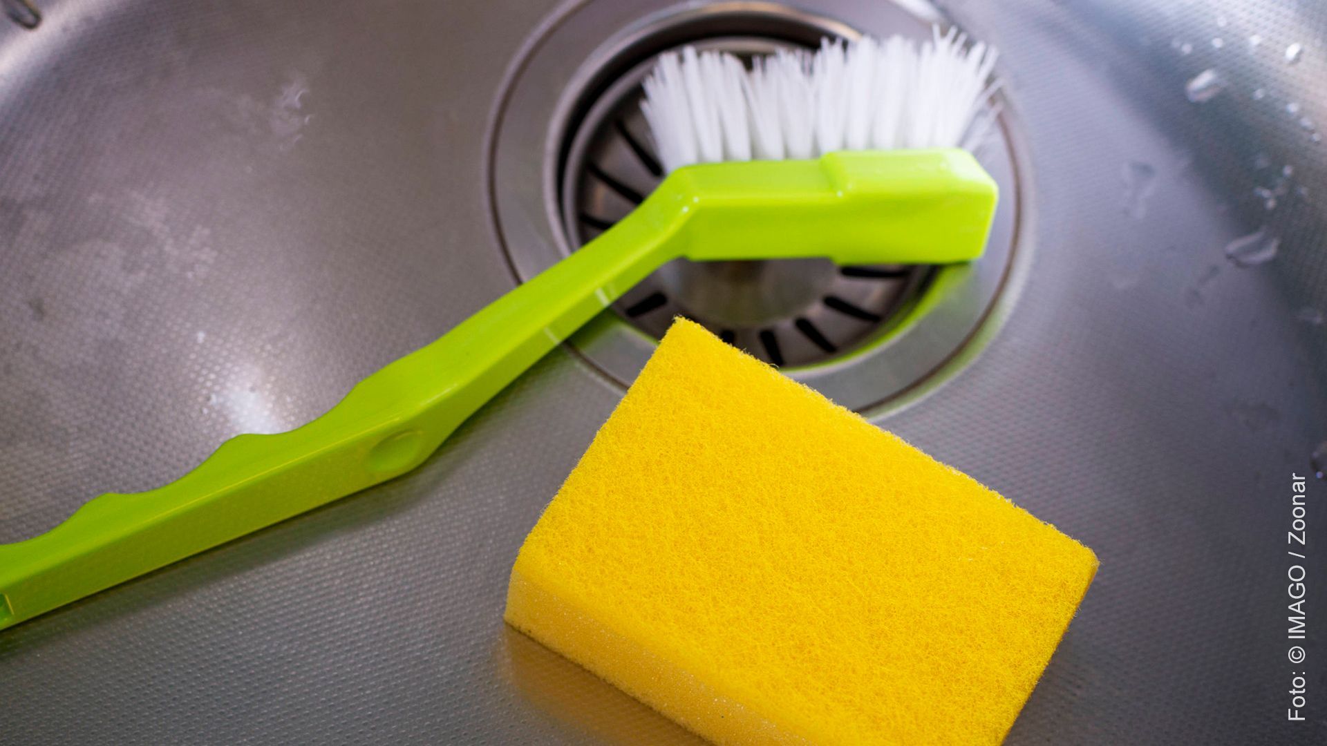 Spüle reinigen – so bekommst du auch verfärbte Becken strahlend sauber