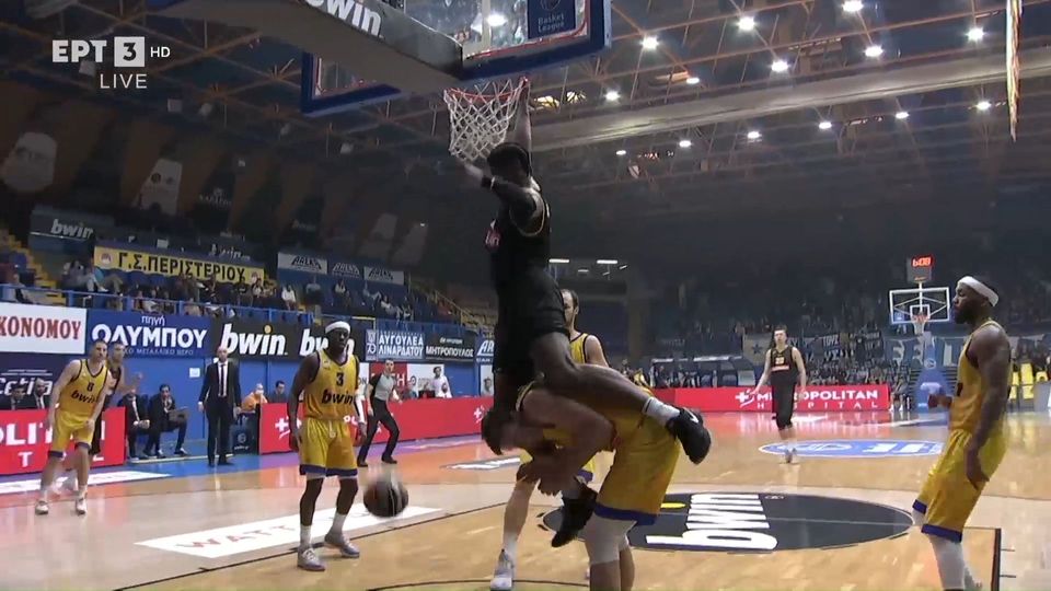 Ασύλληπτο κάρφωμα Μακ Γκριφ – Καβάλησε τον Ραντάνοφ (VIDEO)