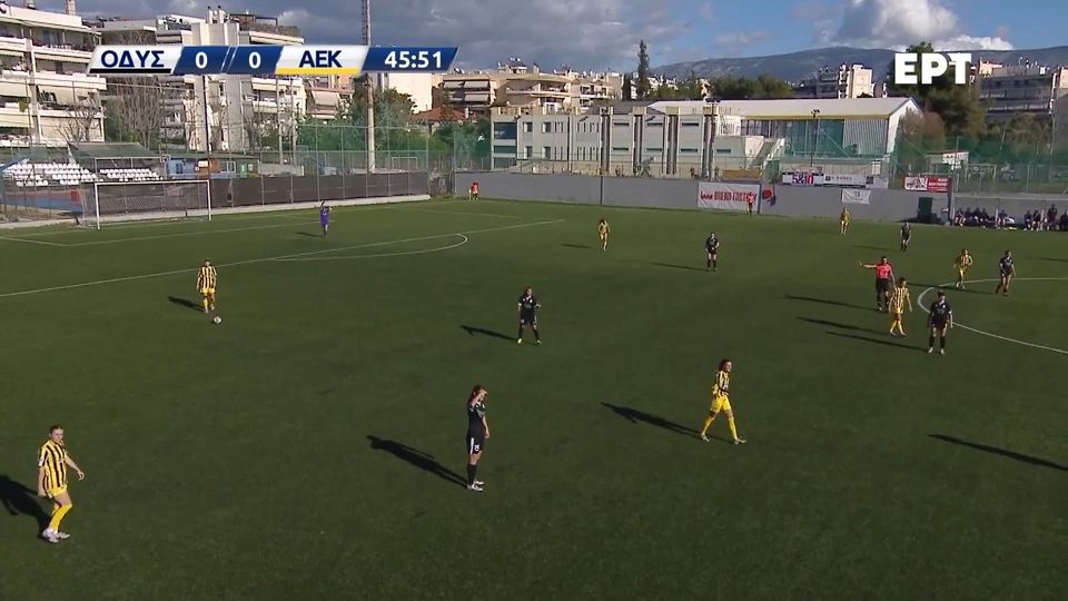 Σοκαριστικό: Η στιγμή που οι χούλιγκαν του Ολυμπιακού έκαναν ντου στο Μοσχάτο (VIDEO)