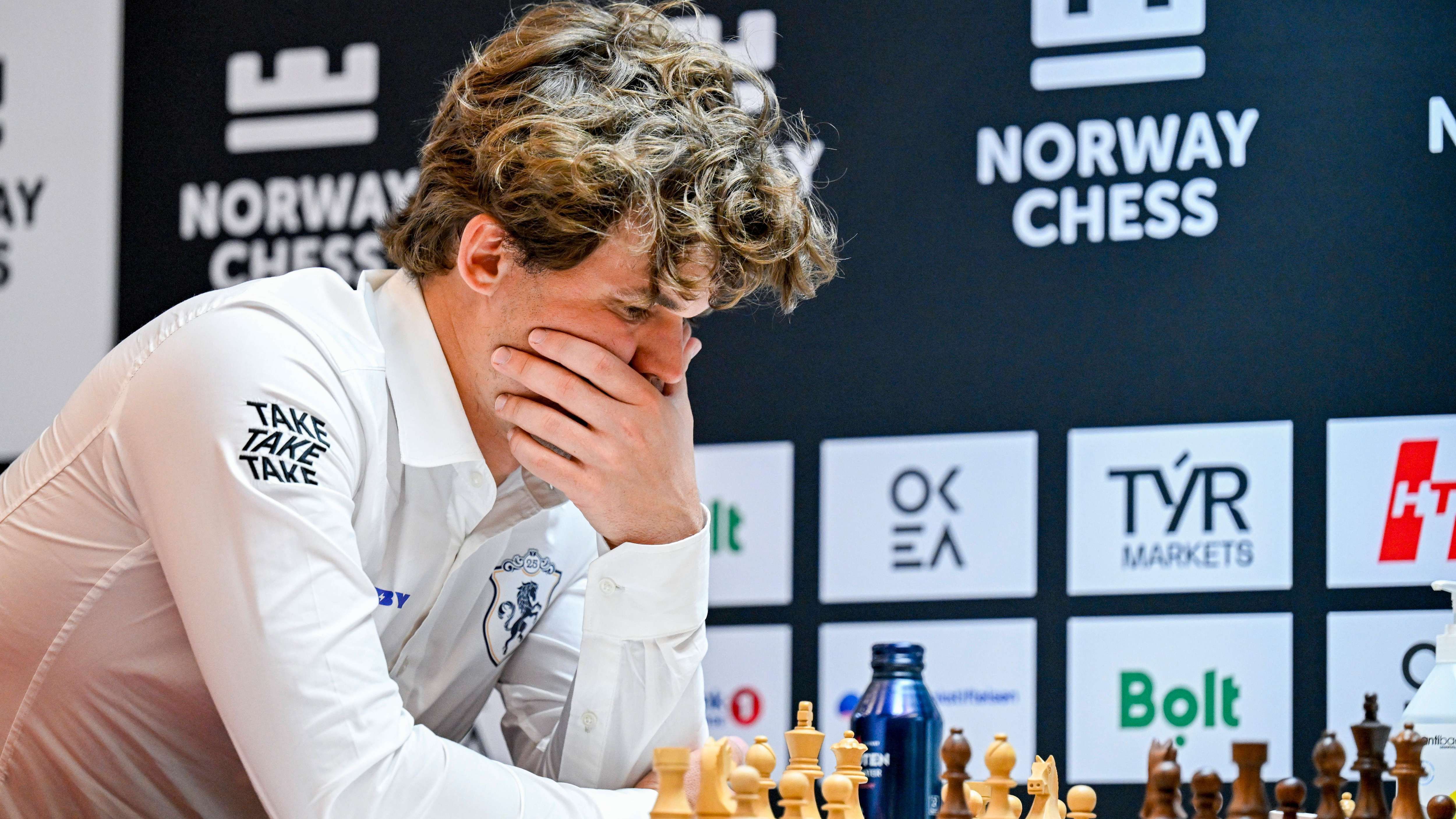 Schach: Magnus Carlsen eskaliert nach schwerem Patzer