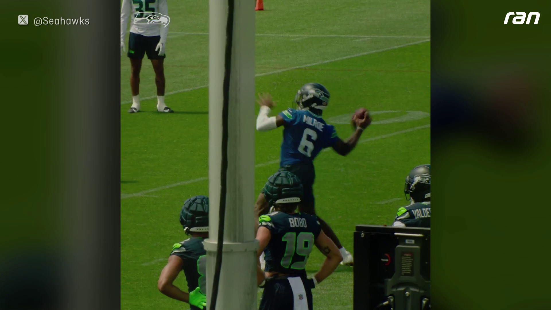 NFL: QB der Zukunft? Seahawks-Rookie feuert Highlight-Pass ab