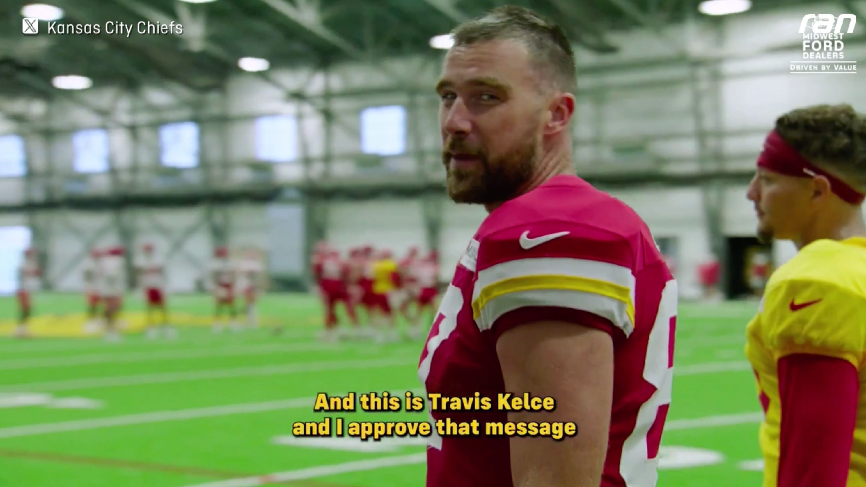 NFL: Travis Kelce mic’d up! Pure Unterhaltung im Chiefs-Training