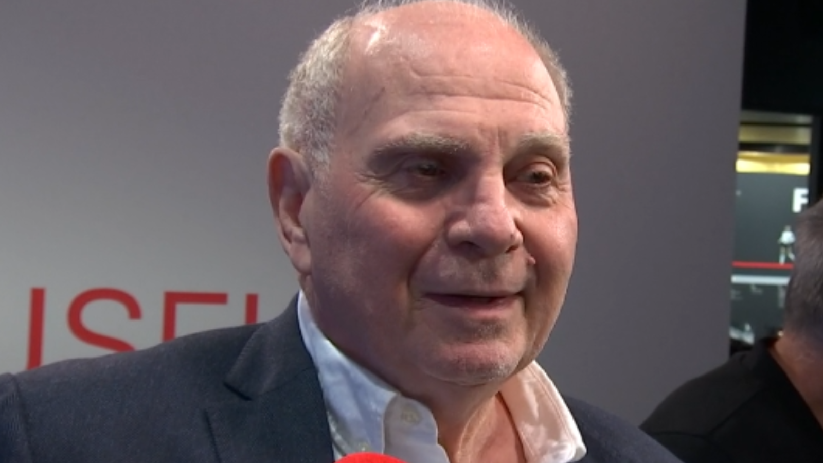 FC Bayern – Hoeneß schwärmt von Kompany: „Endlich mal zurücklehnen“