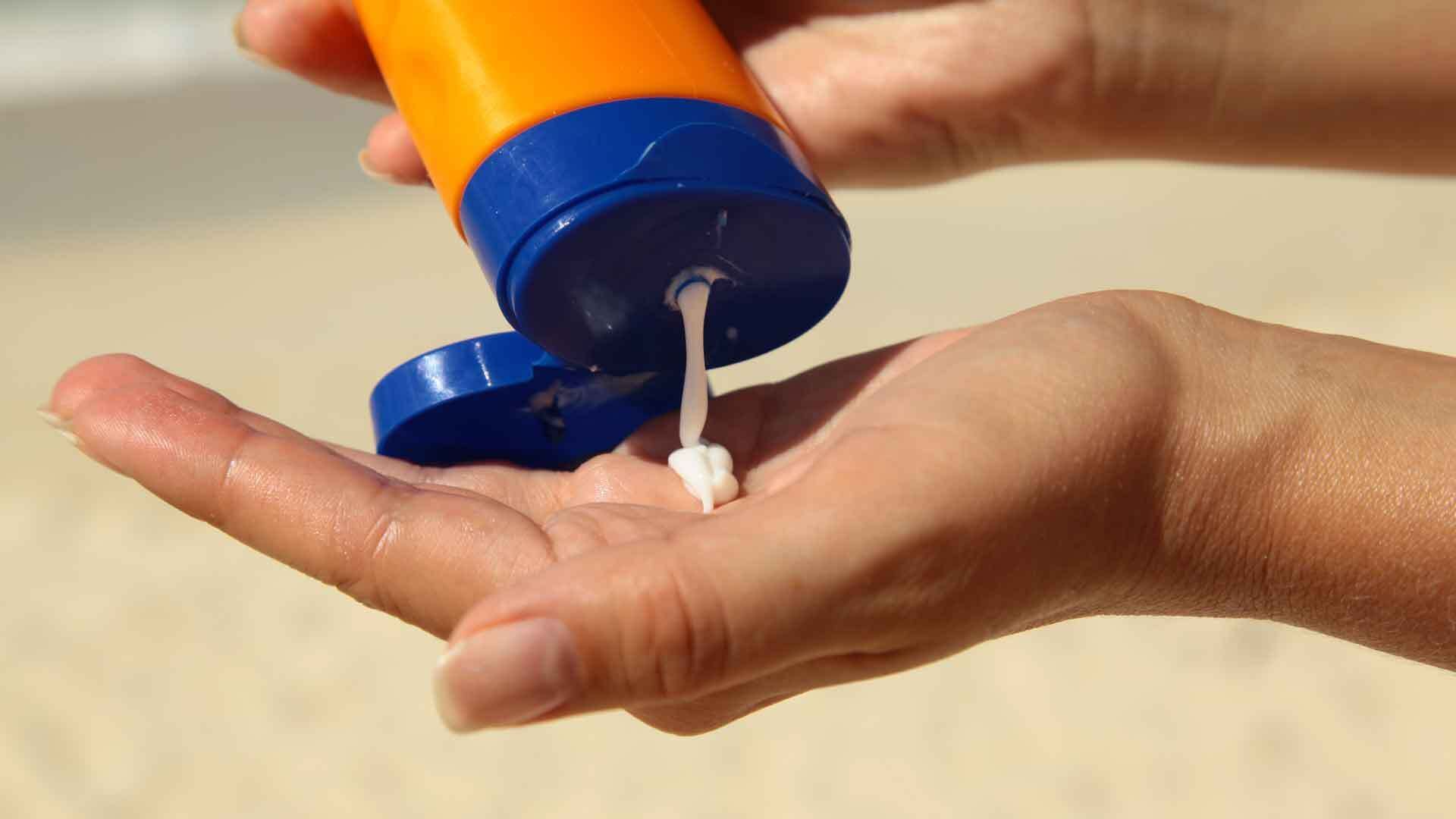 This is what you should know about the shelf life of sunscreen!
