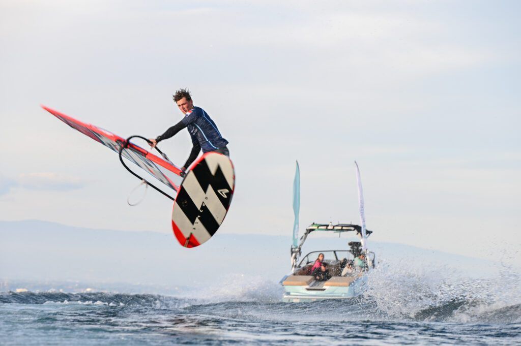Lennart Neubauer wins Tow-In competition on the second day of the Freestyle Pro Tour in Geneva