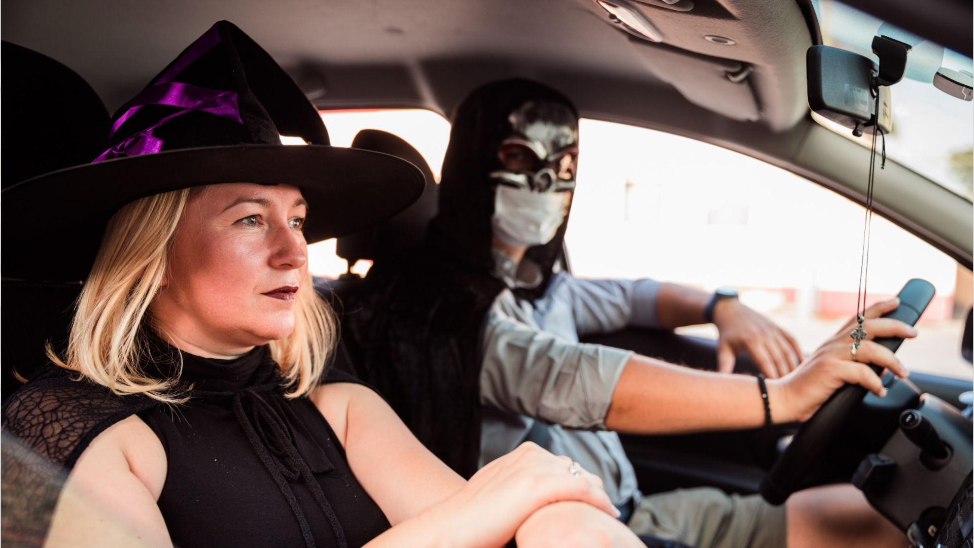 Halloween: Darf ich im Kostüm Auto fahren?