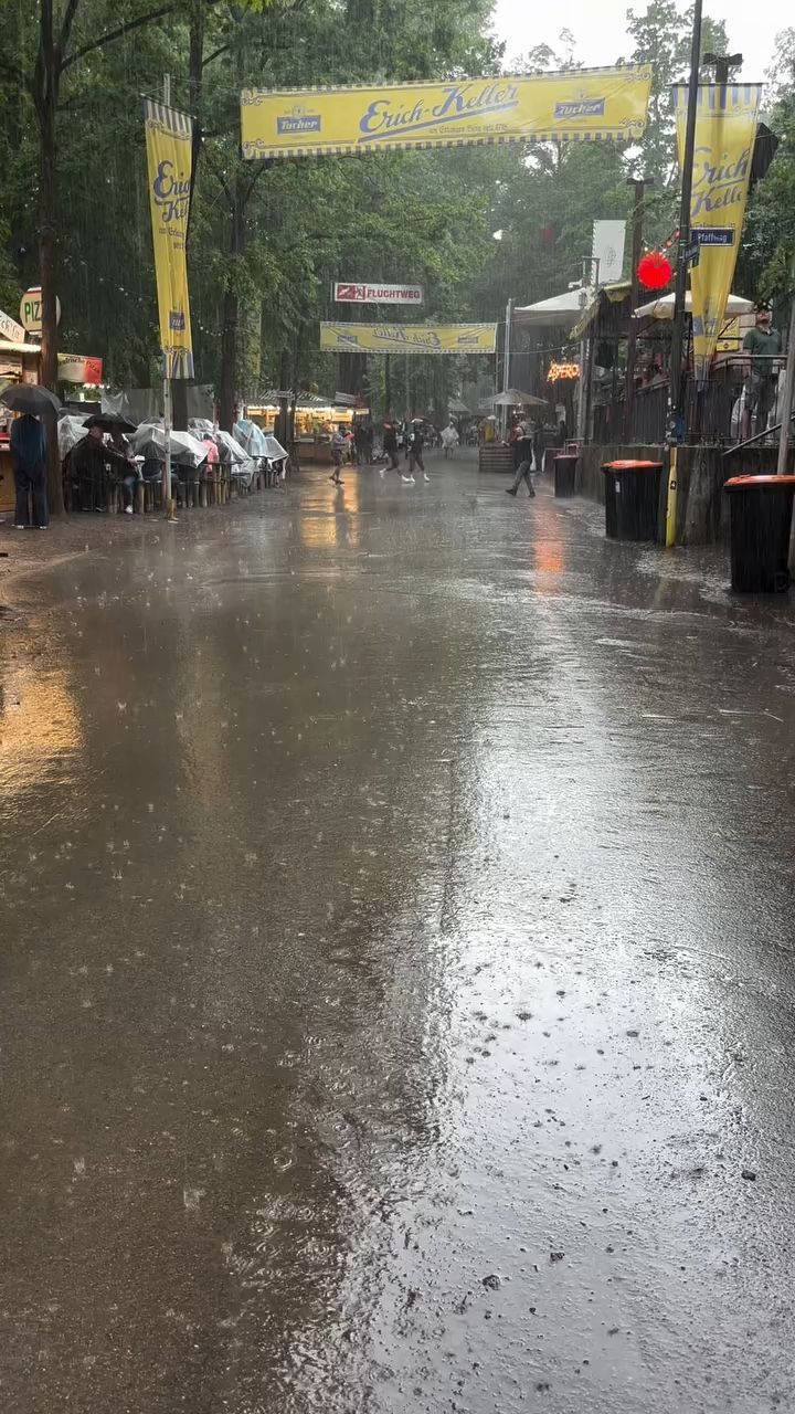 Bergkirchweih 2025: Rain in Erlangen