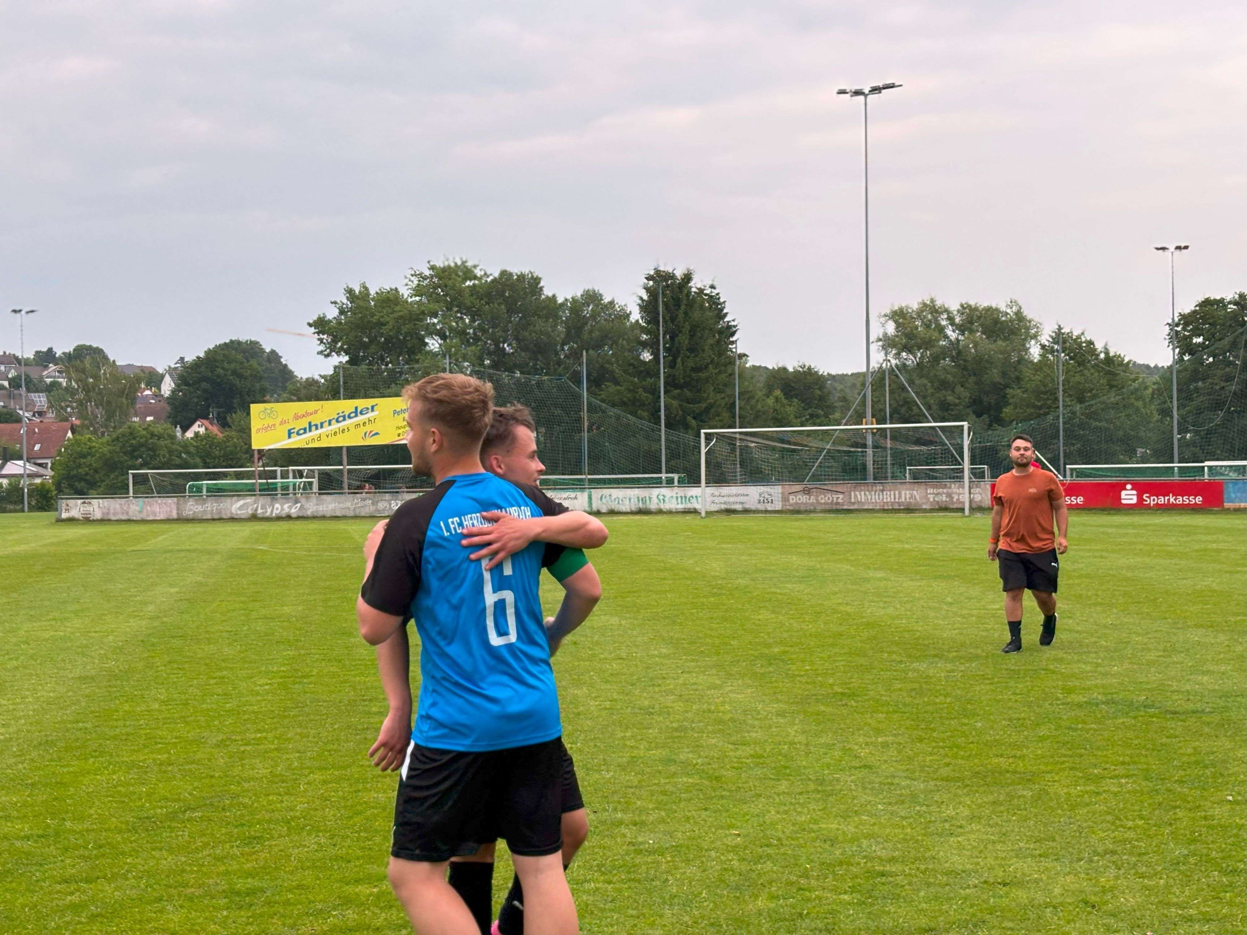 Der FC Burk lets too much go against 1. FC Herzogenaurach III.