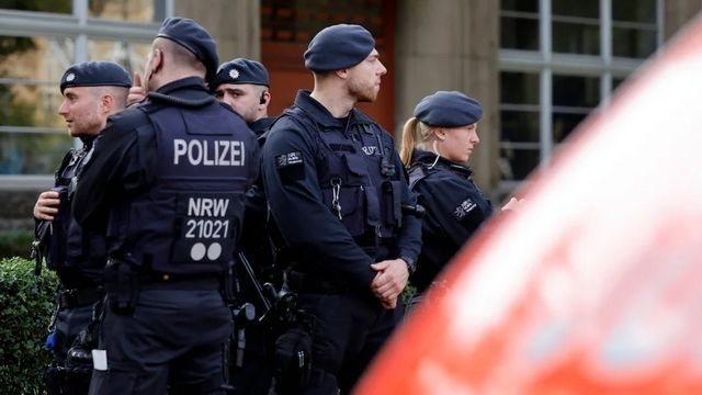 Behörden trauen Birte M. (13) schlimmste Verbrechen zu, doch sie narrt ihre Bewacher