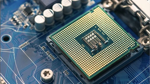 Chinas neuer Analogchip übertrifft GPUs von Nvidia und löst ein „jahrhundertealtes Problem“