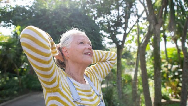 Video: Armi ging mit 68 Jahren in Rente: Dann begann sie in einem ganz neuen Bereich zu arbeiten