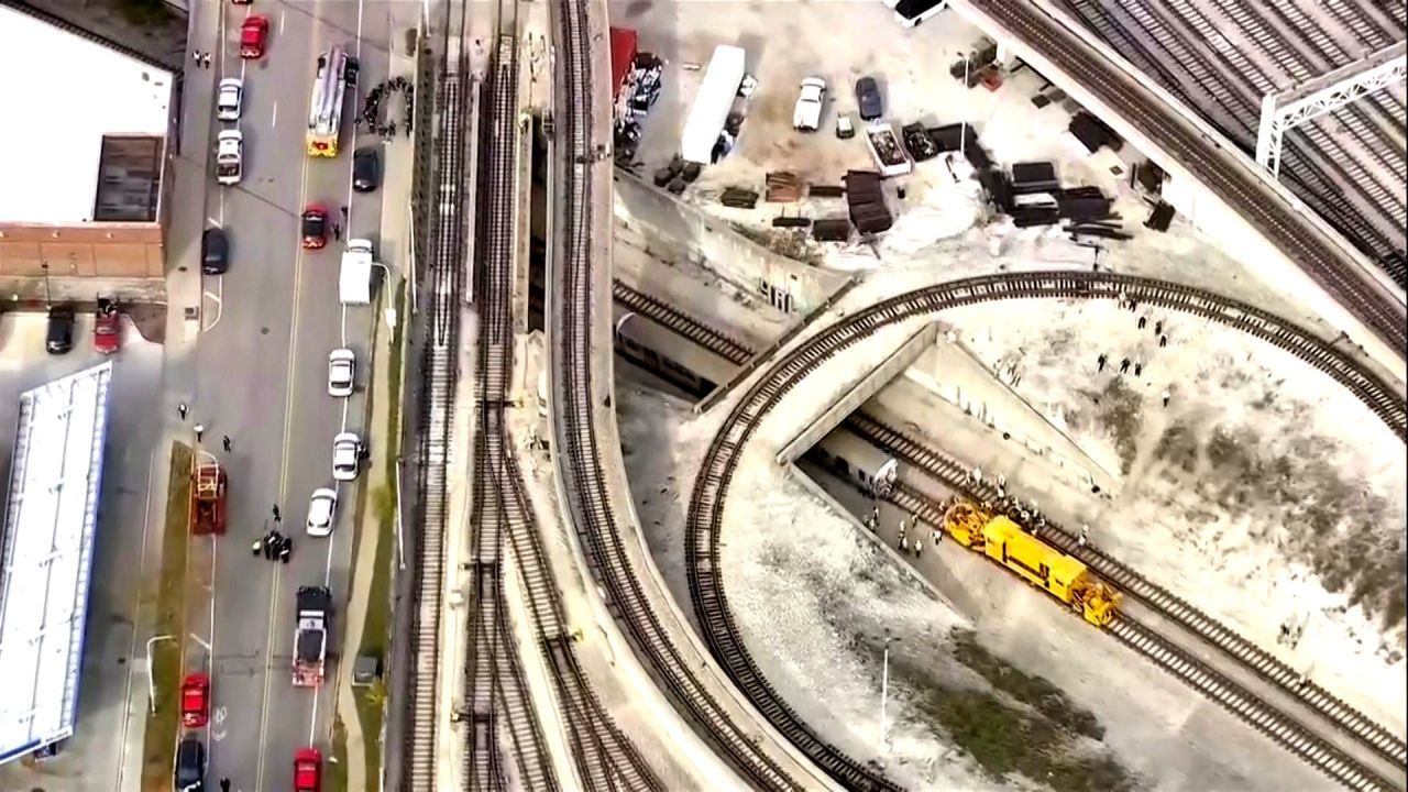 38 Verletzte: Chicagoer Pendlerzug stößt mit Schneeräumgerät zusammen