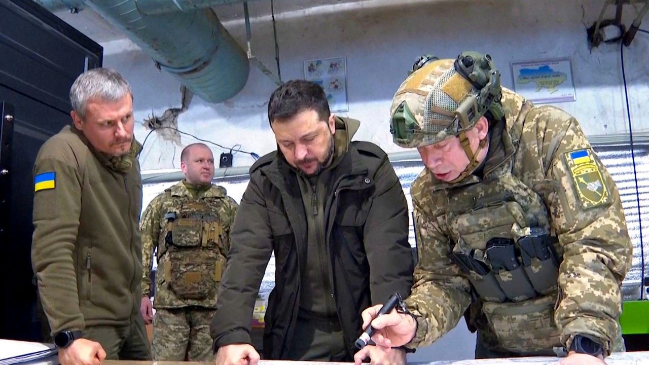 Winter bringt „neue Phase des Kriegs": Selenskyj an der Front in Kupjansk