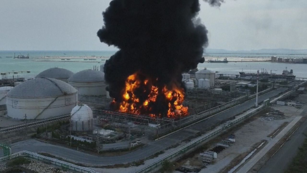 Feuer in Gaslagertanks: Großbrand in Thailand fordert mindestens ein Menschenleben