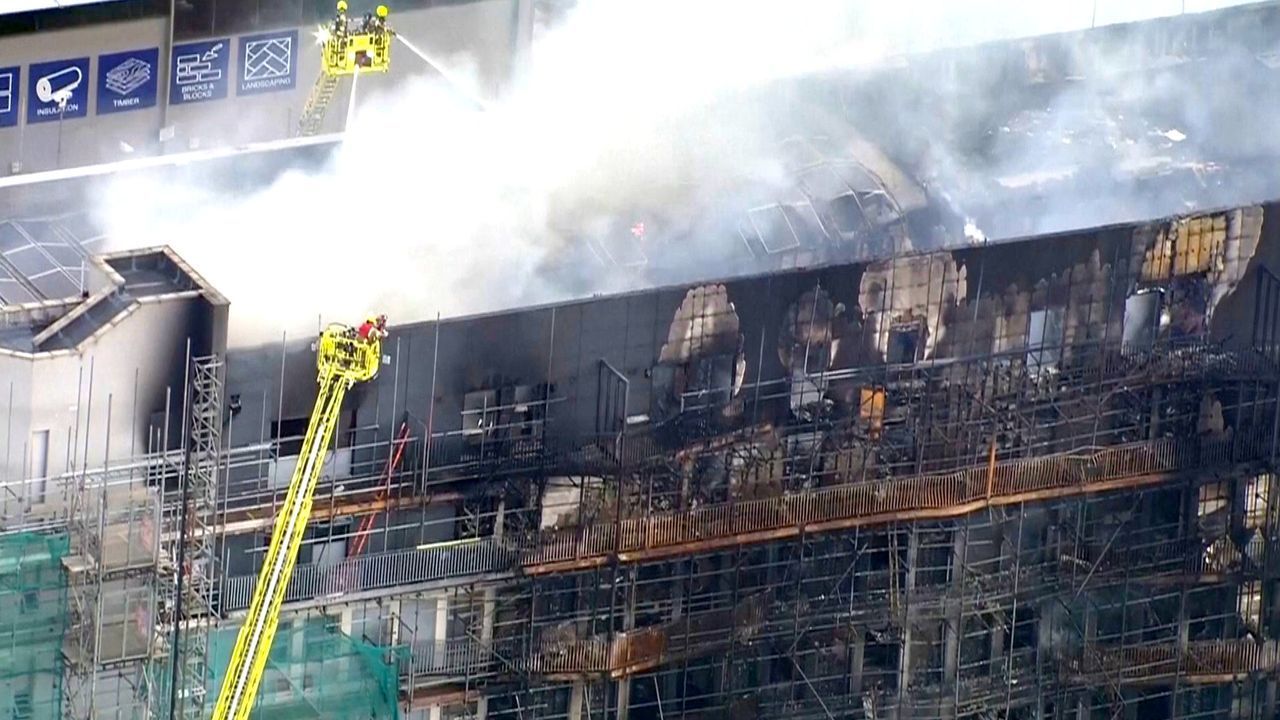 Großbrand in London: Wohnhaus fängt nachts Feuer – zwei Verletzte und Evakuierungen