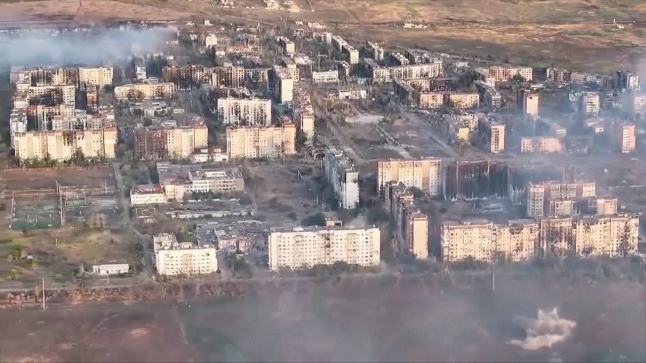 Russland dringt in Stadtzentrum ein: Ukraine verliert Vorposten Wuhledar - Video