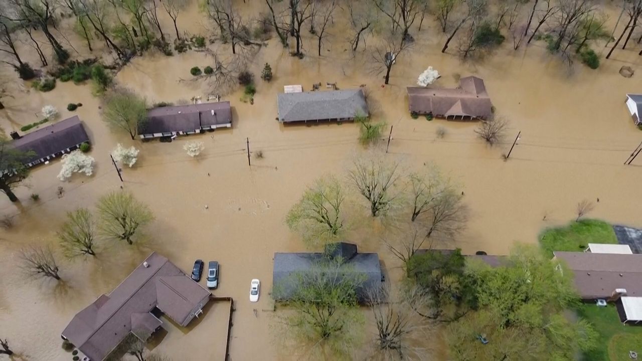 Video: Überschwemmungen in Kentucky: Sturzfluten gehen über Mittleren Westen nieder