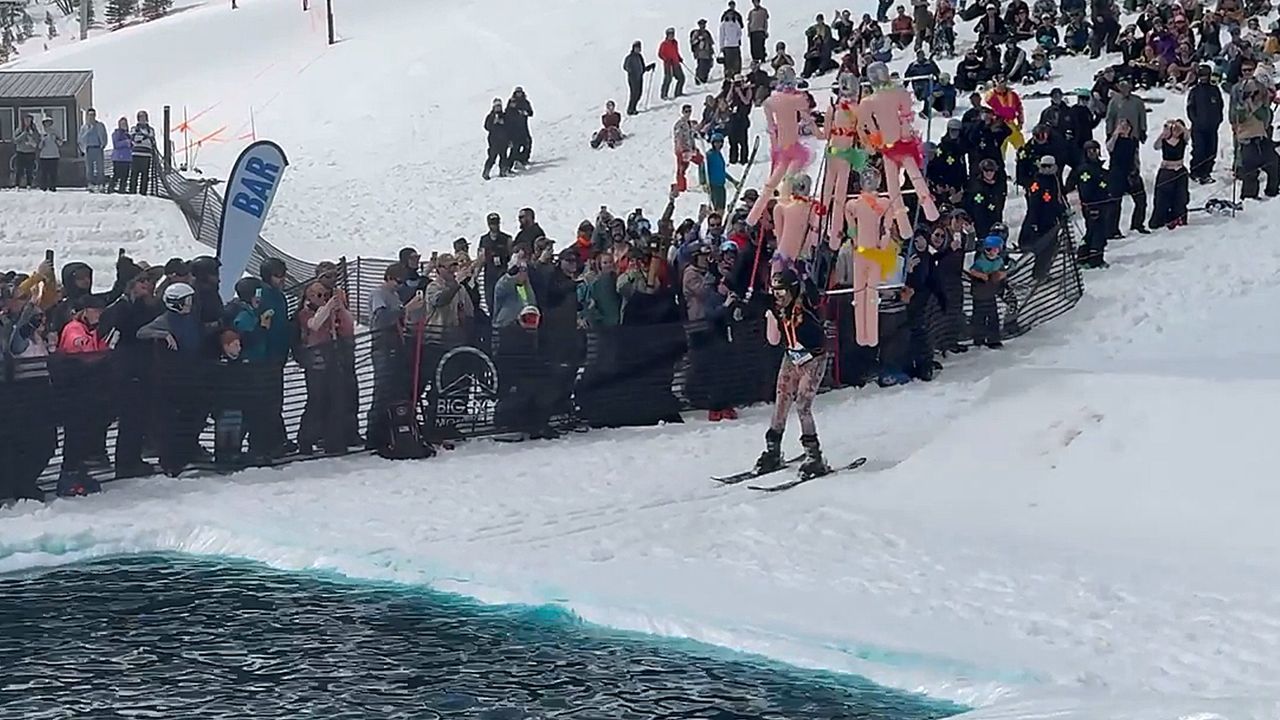Video: Skurriler Auftritt in Montana: Skifahrer will Gummipuppen übers Wasser fahren