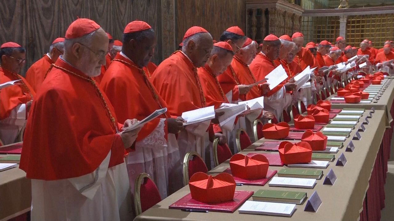 Papstwahl in Rom beginnt: Türen der Sixtinischen Kapelle verschlossen