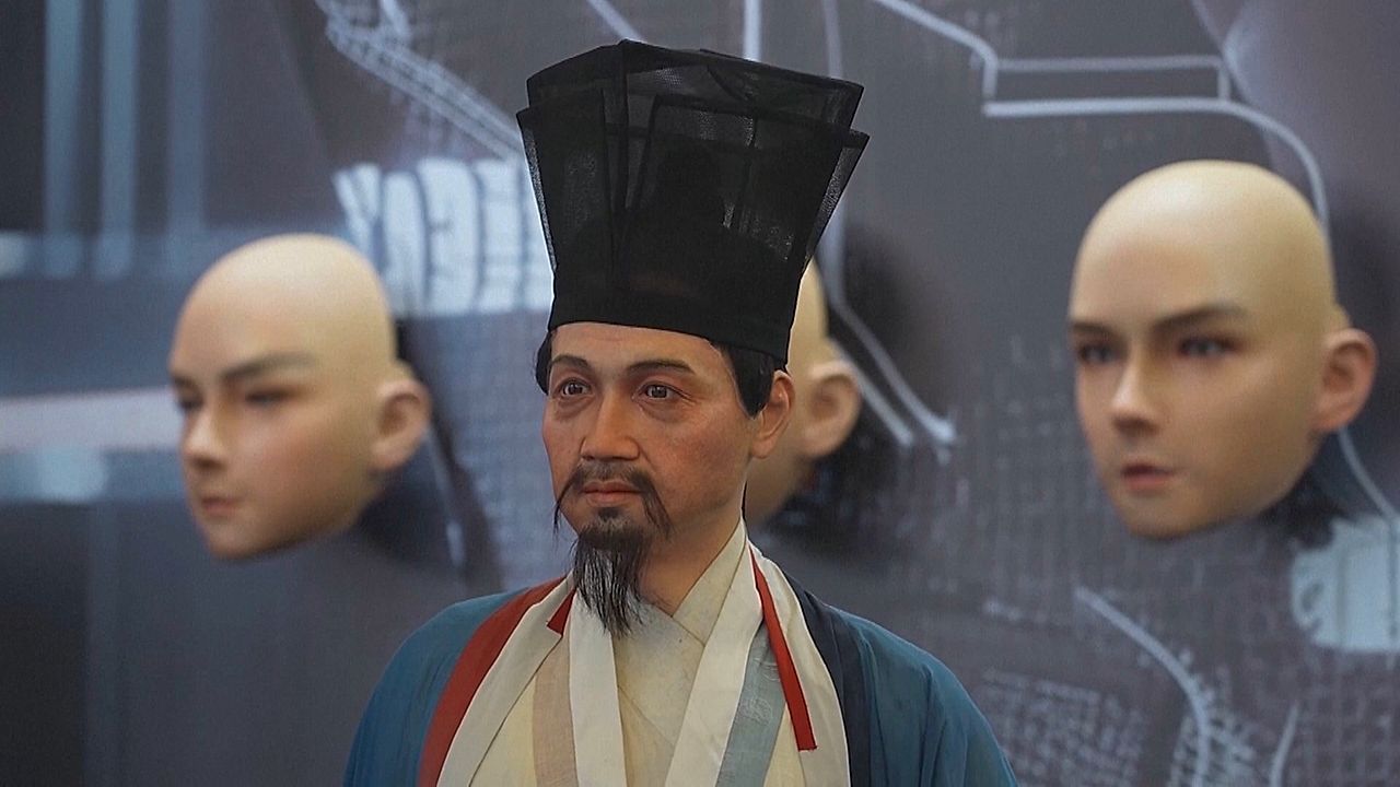 Video: Neue Haut für Roboter und Prothesen: Erkennt Hitze, Druck und Berührung