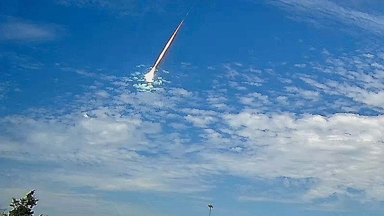 Am-helllichten-Tag-Feuerball-rast-ber-Himmel-in-Georgia