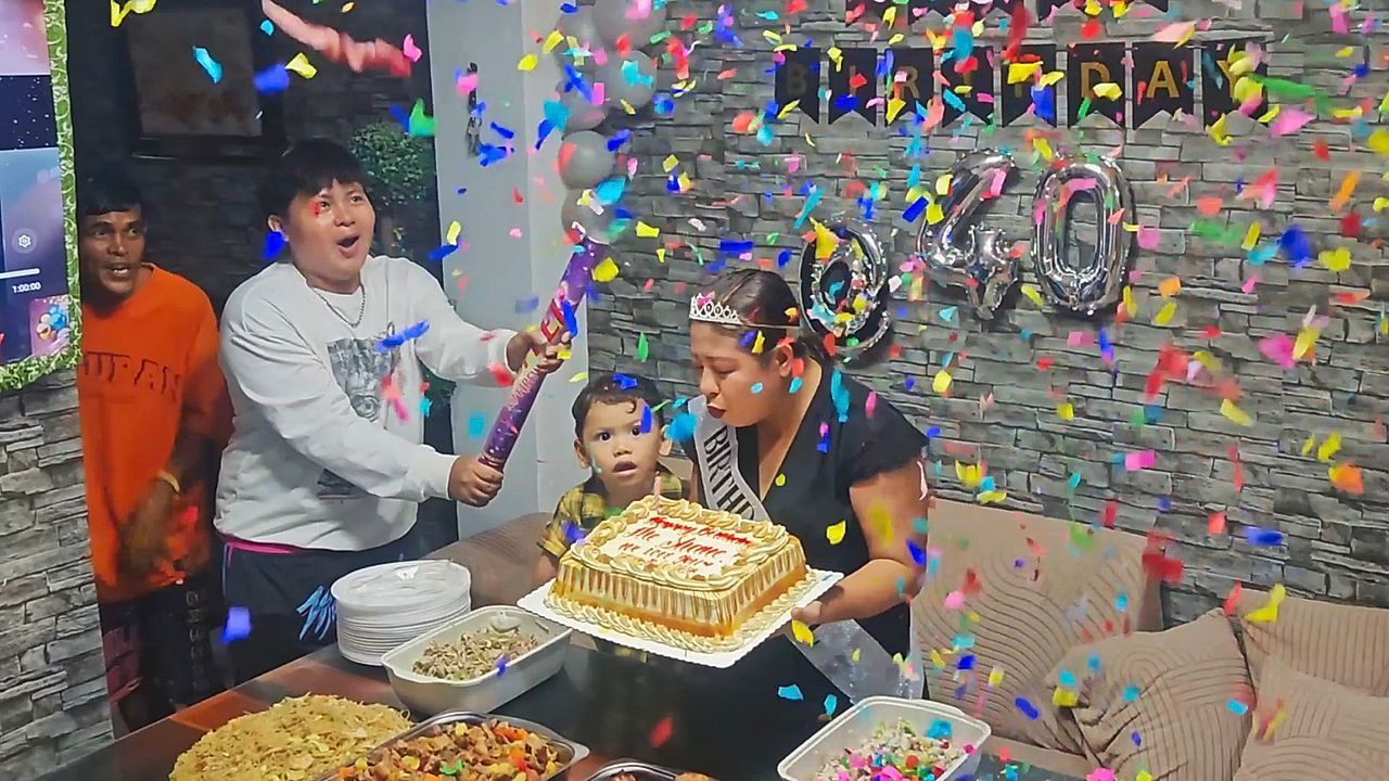 Video: Desaster mit Konfettikanone: Geburtstagsgast sorgt für buntes Buffet-Chaos