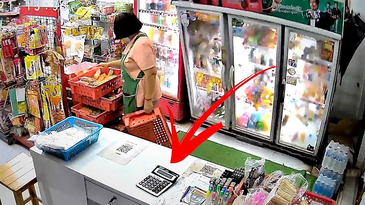Horror-Moment-Ladenbesitzerin-entgeht-knapp-umst-rzendem-K-hlschrank