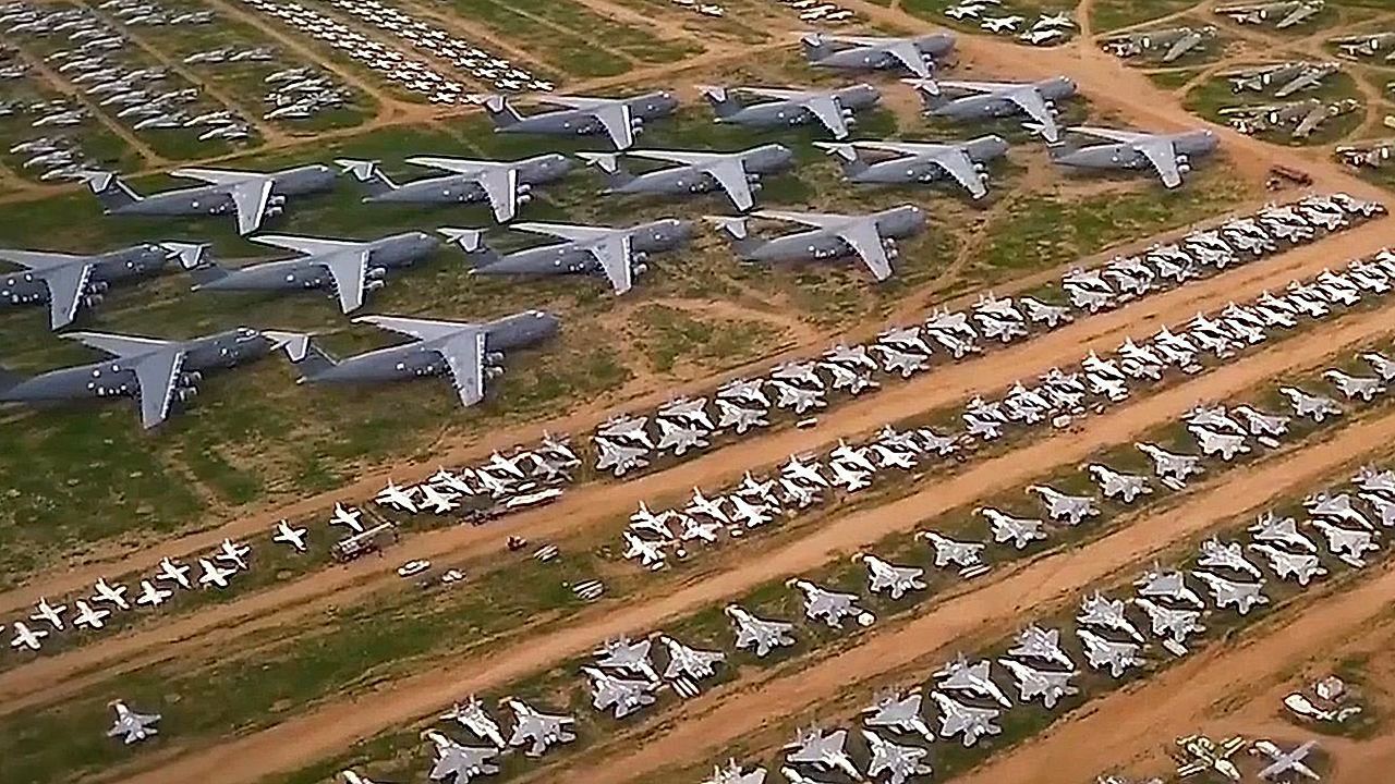 „The Boneyard“ in Arizona: Luftaufnahmen zeigen gigantischen Flugzeugfriedhof